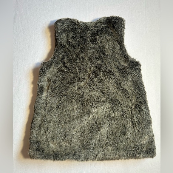 Talula Faux Fur Vest Women's Medium Gray Plush Cozy Sleeveless Layering Piece - Picture 7 of 8